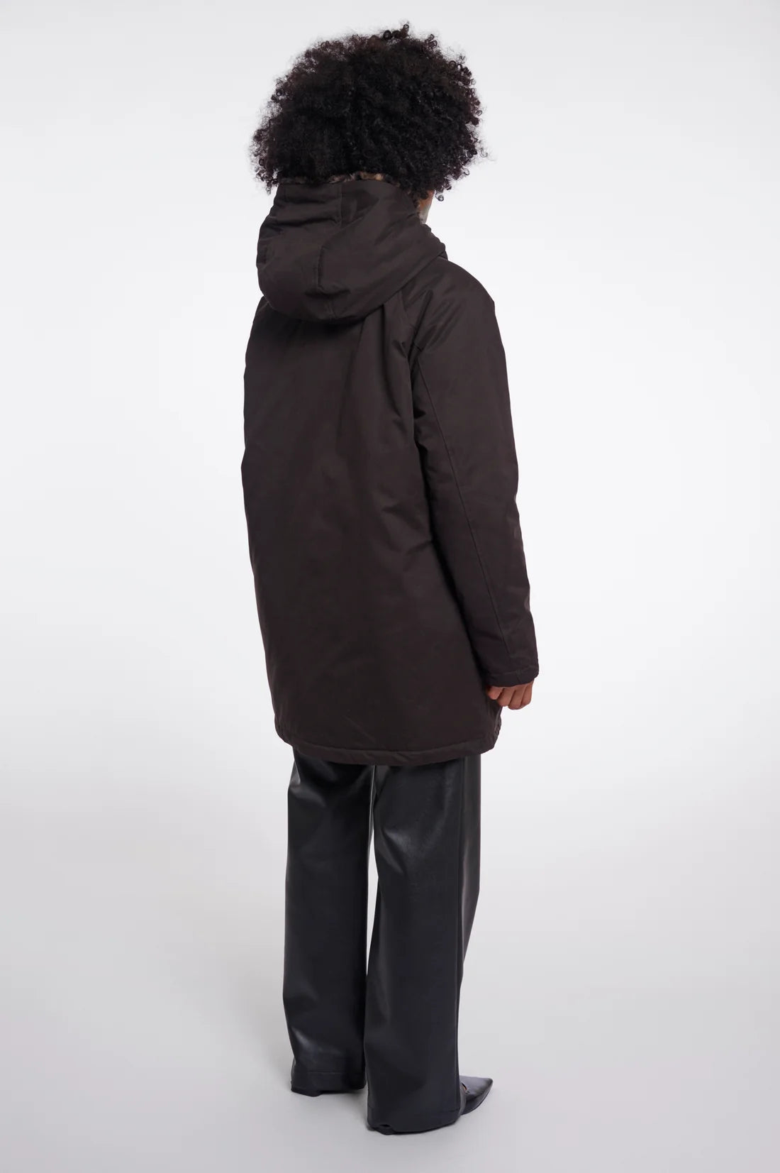 Parka medio-lungo con cappuccio e morbidi dettagli in pelliccia sintetica - LINDY - RINO & PELLE