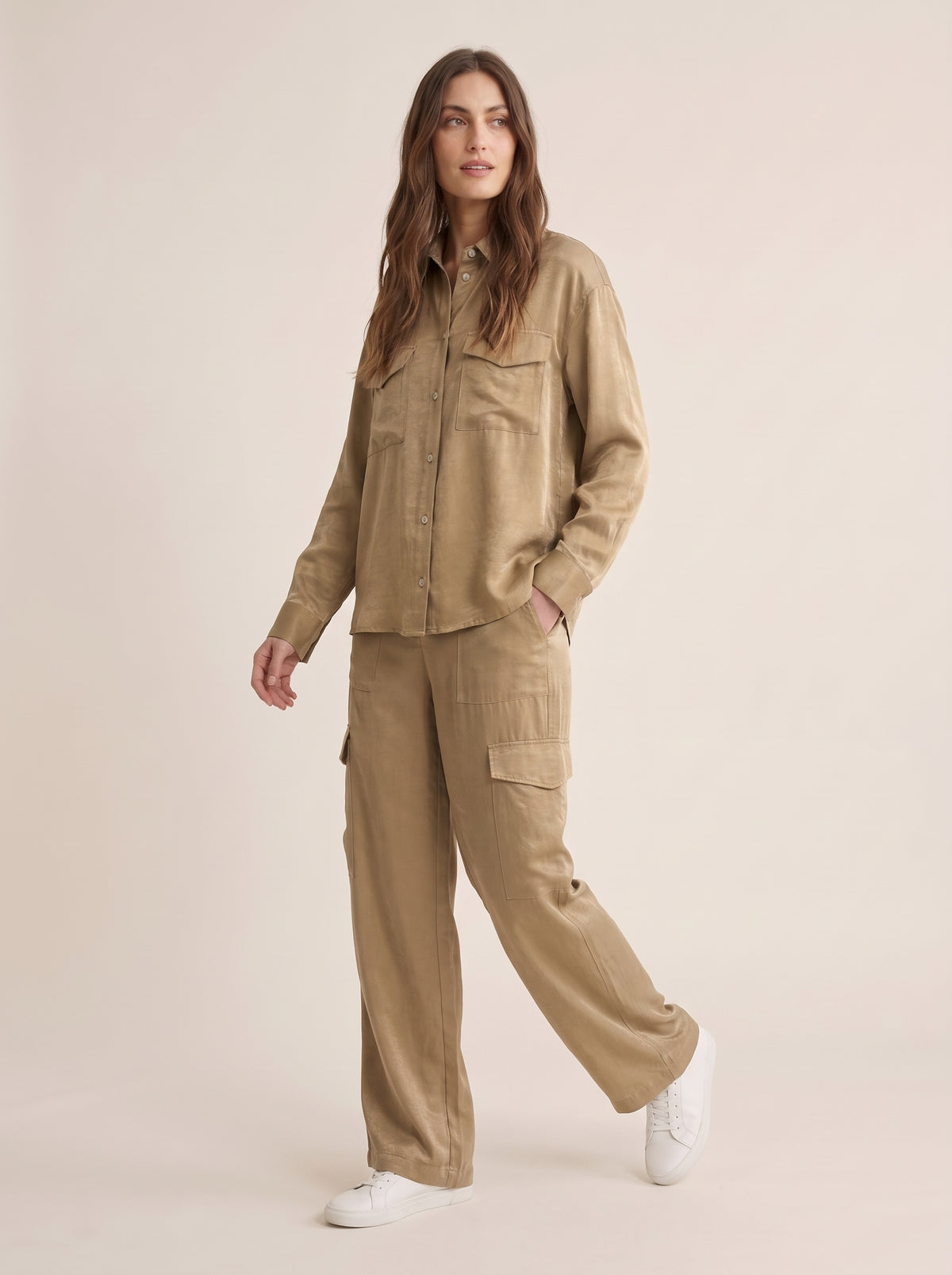 Pantaloni Cargo Wide-Leg Satinati con Tasconi - 26-4102camp - TENSIONE IN