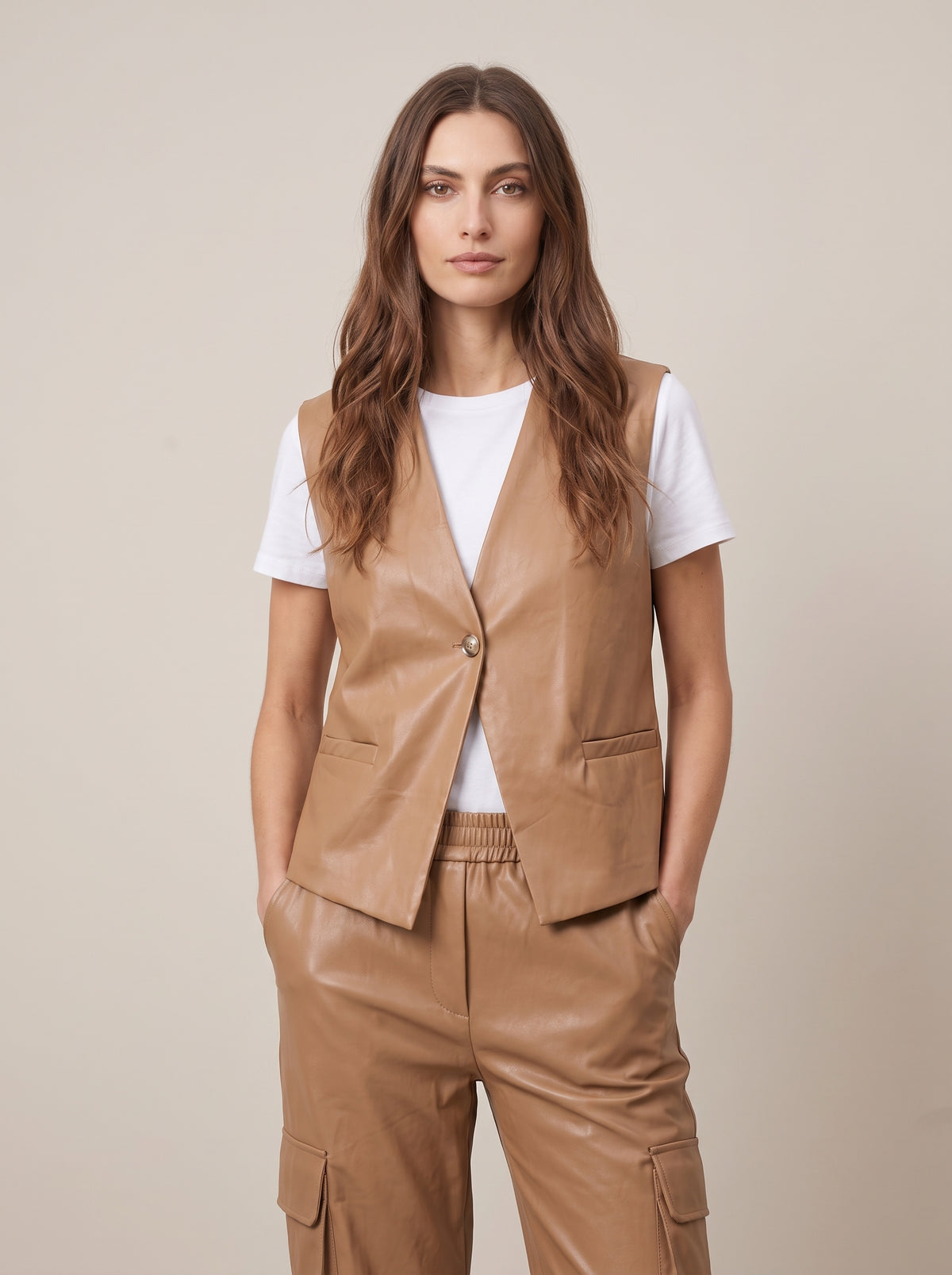 Gilet Monobottone in Ecopelle dal Taglio Sartoriale - p26dd802 - LE STREGHE