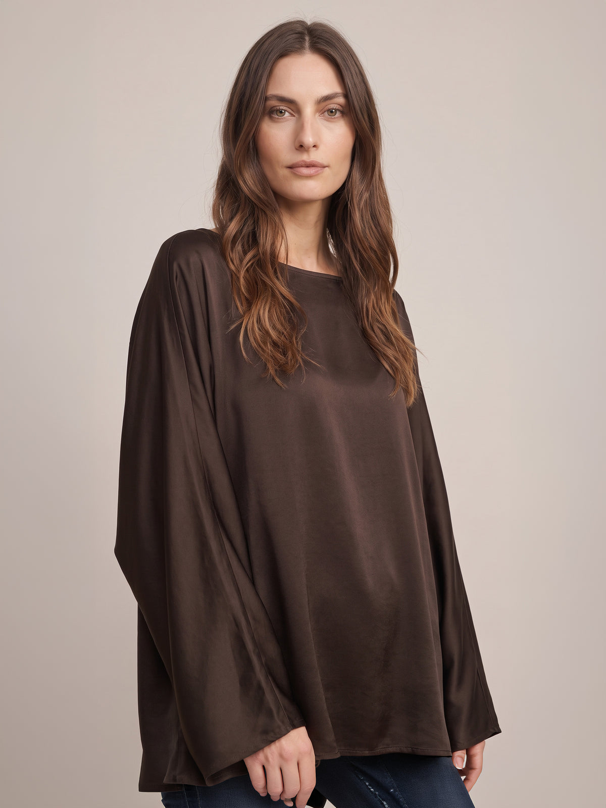 Blusa in satin scollo barca - e655b22r-ai26 - TENSIONE IN