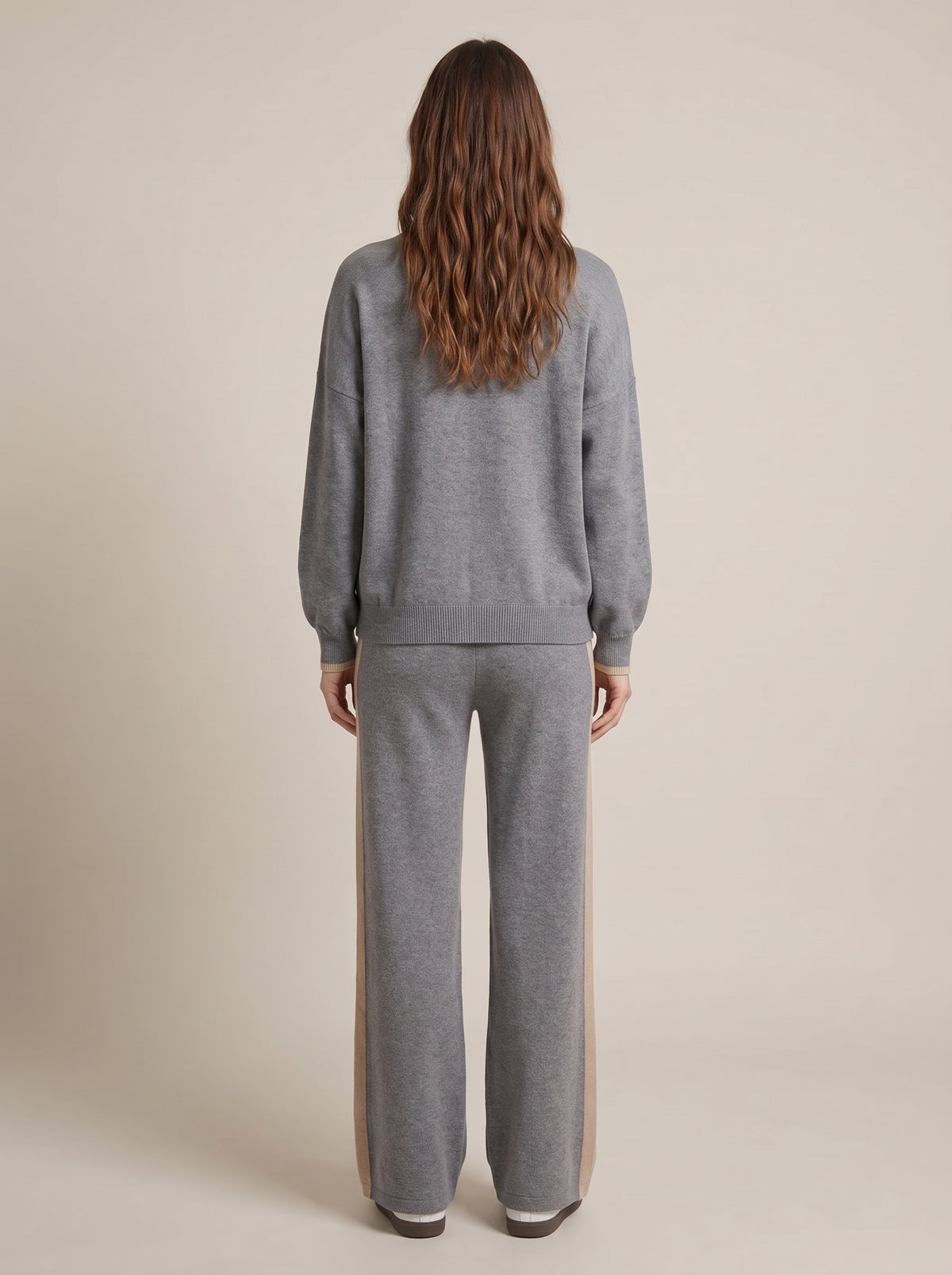 Maglia con Collo Lupetto e Dettaglio Ricamato - fw261022-mo - MOTEL
